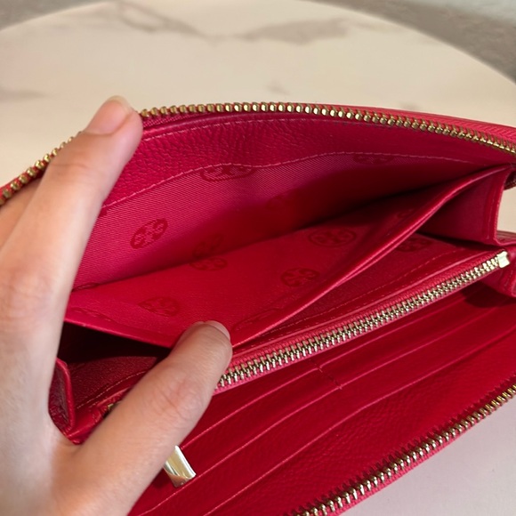 Tory Burch Large Pink Leather Zip Wallet - Picture 10 of 12